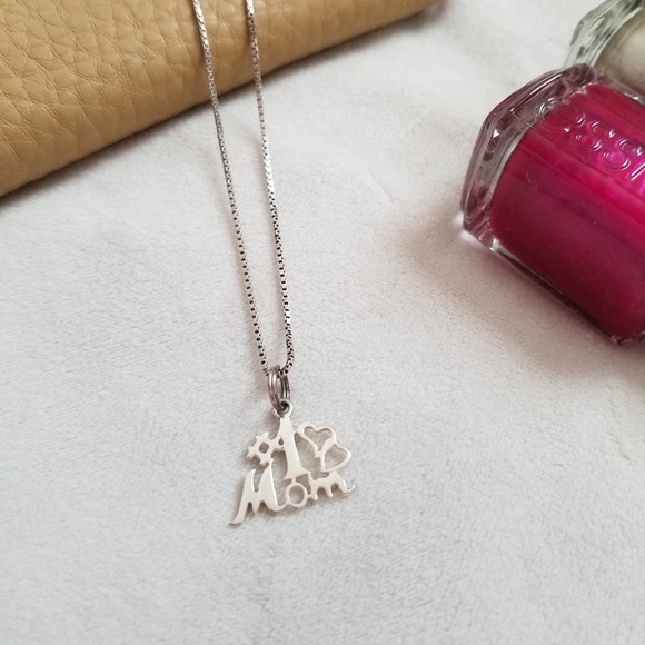 Sterling Silver Number One Mom charm Necklace - Picture 1 of 4